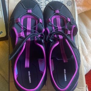 Closed-toe sandals in purple & black / WORN ONCE